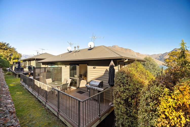 9/8 Mckerrow Place Fernhill/Sunshine Bay_5