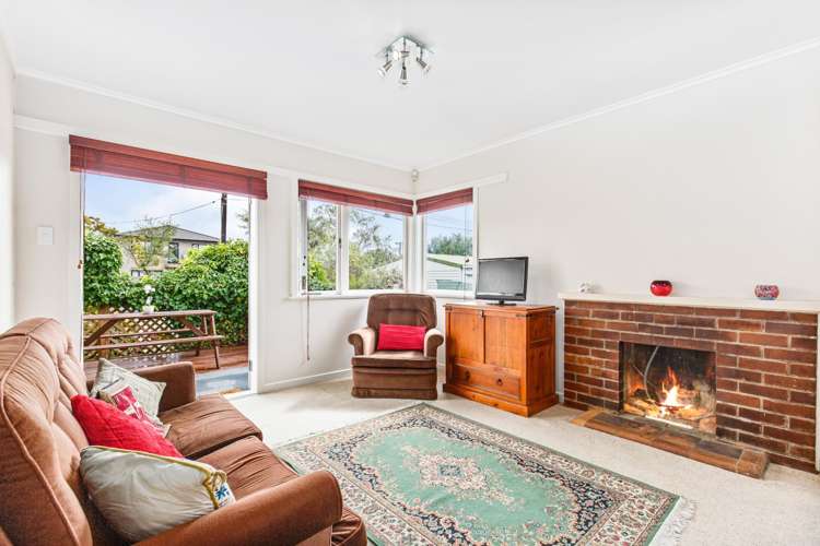 15 Flanshaw Road Te Atatu South_1