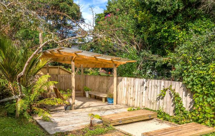 19 Ocean View Road Huia_15