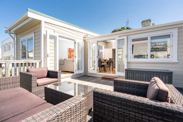 SUNNY CHARACTER HOME | 4-BED & EXTENDED LIVING