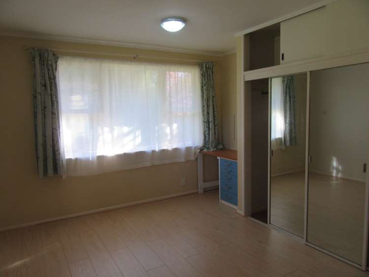 44 Sylvan Crescent Te Atatu South_9