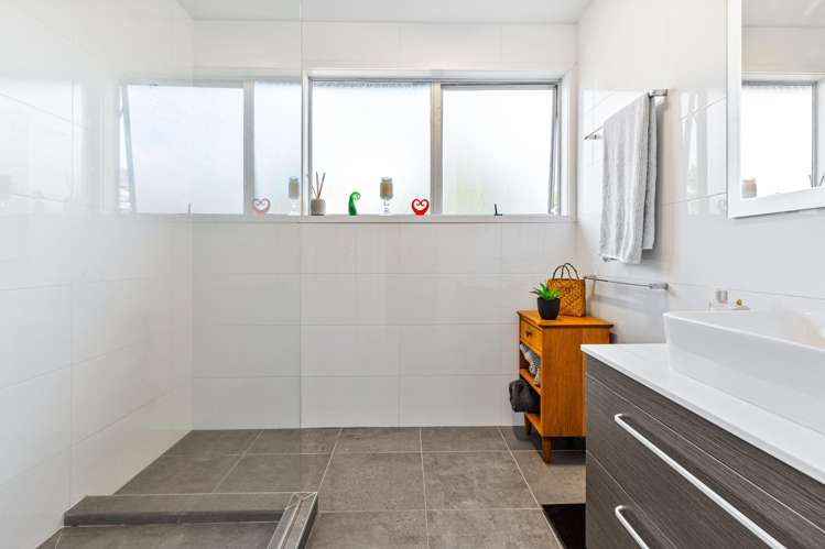 6 Coey Place Glen Eden_17