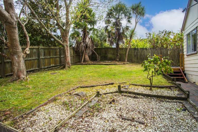 8 Athena Drive Totara Vale_12