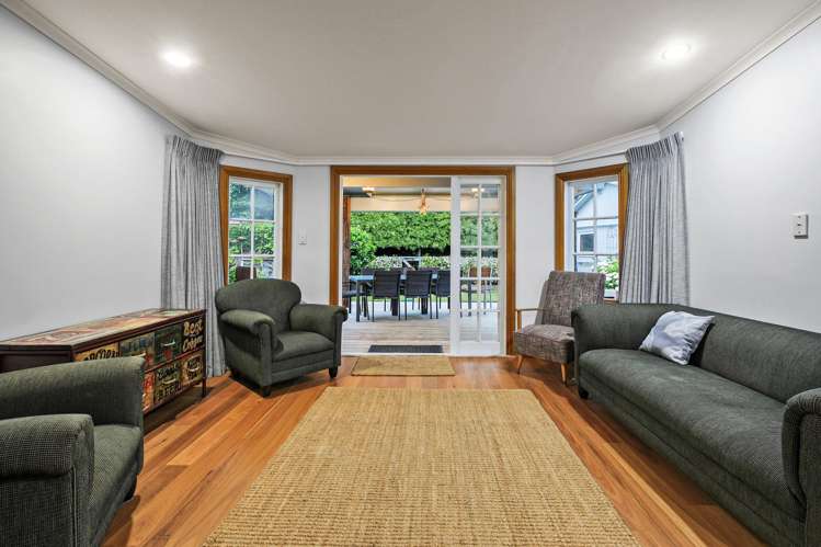 741 River Road Chartwell_16