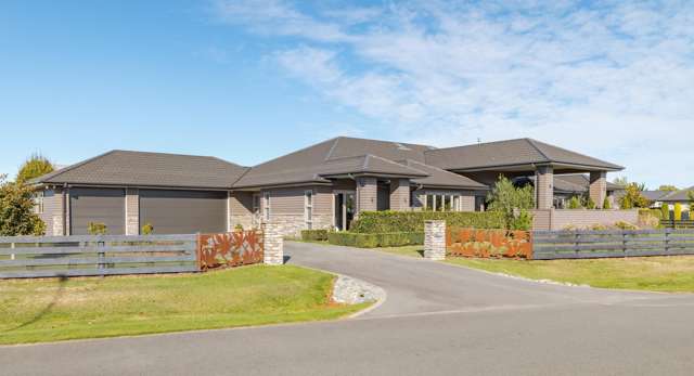 Seven car, four bedrooms, 1870 sqm section