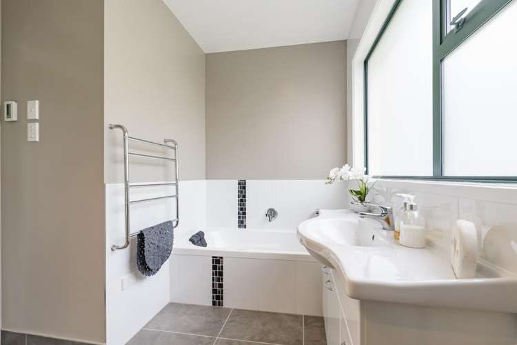 13 Onslow Place Merrilands_16