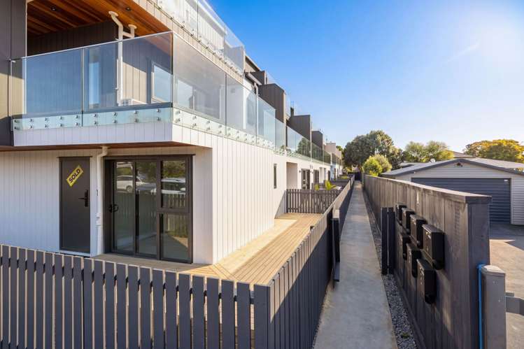 10-17/4 Springbank Lane Te Atatu Peninsula_36