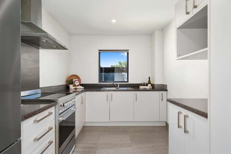 1/27 Cornwall Street Saint Albans_1