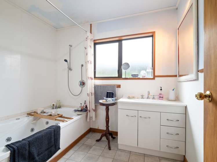 27 Kelvin Road North East Valley_14