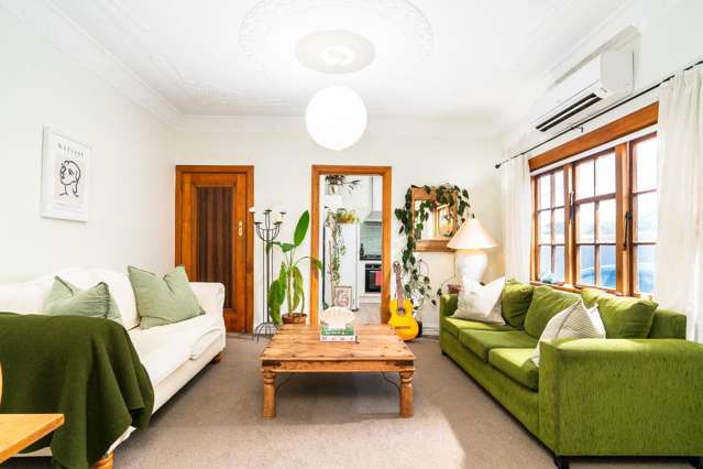 LYALL BAY LIFESTYLE STARTER – STEPS FROM THE BEACH