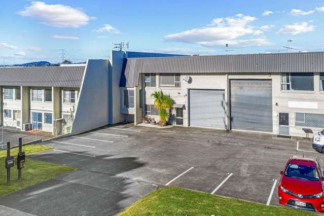 UNIQUE WAREHOUSE WITH RESIDENTIAL COMPONENT