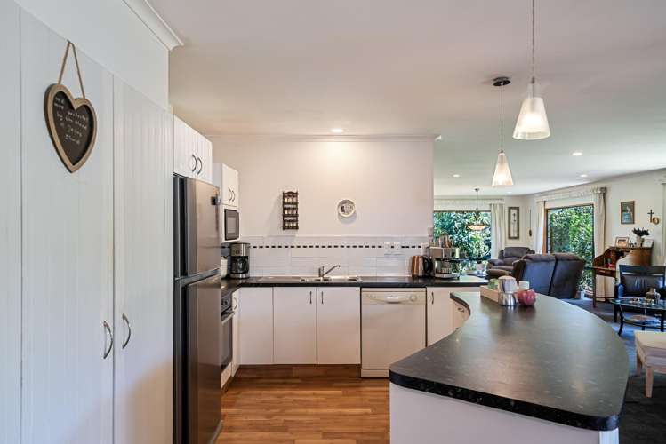 51 Pohutukawa Drive Levin_12