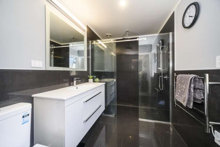 126 Johnstone Drive Fitzherbert_16