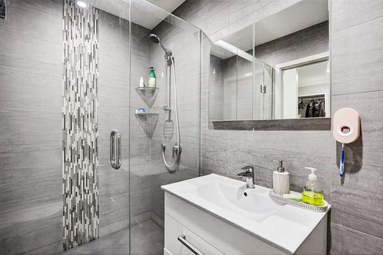 37 Riverglade Parkway Te Atatu South_10