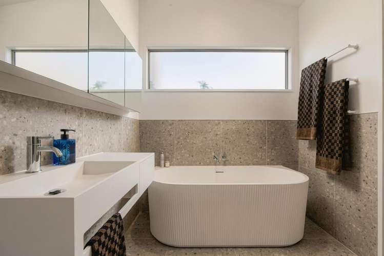 28 Highgrove Drive Grandview Heights_20