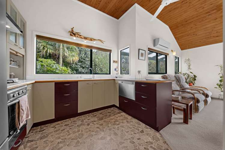 1/11 De Val Drive Titirangi_16