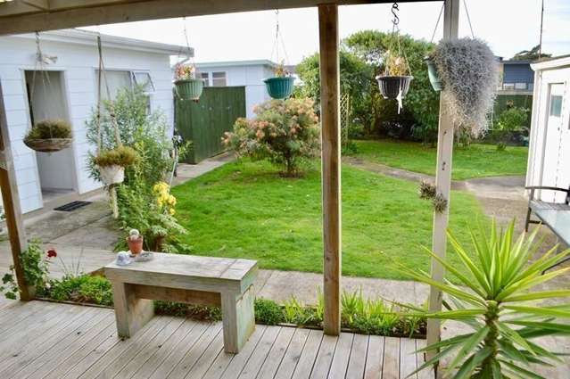 4 Robert Mckeen Street Otaki Beach_1