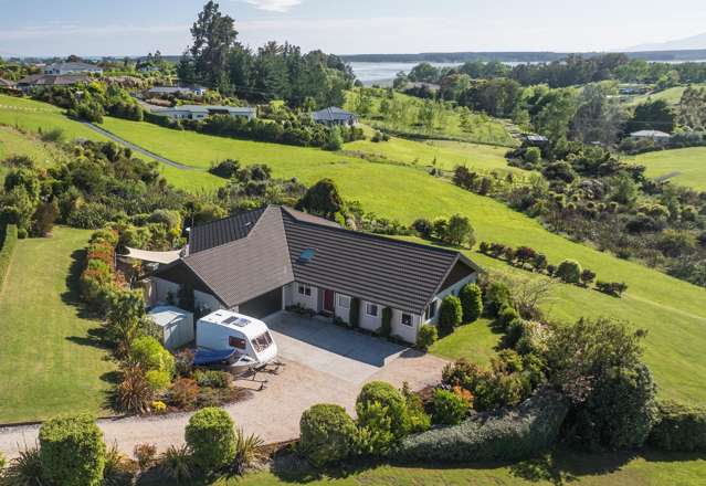 Your Dream Home with Stunning Views!