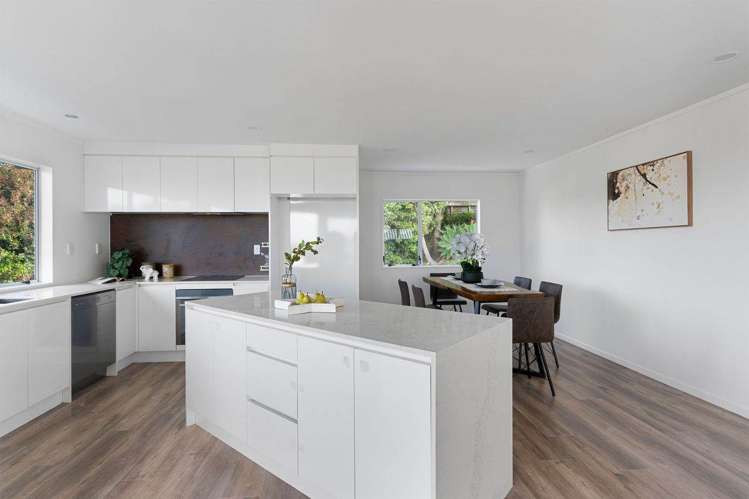 2/9 Colmar Road Mellons Bay_38