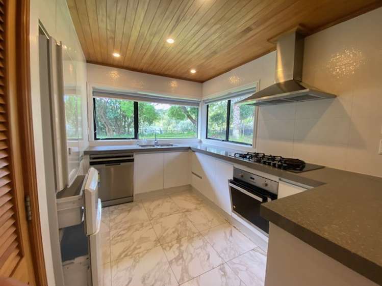 40 Gracechurch Drive 10673_4