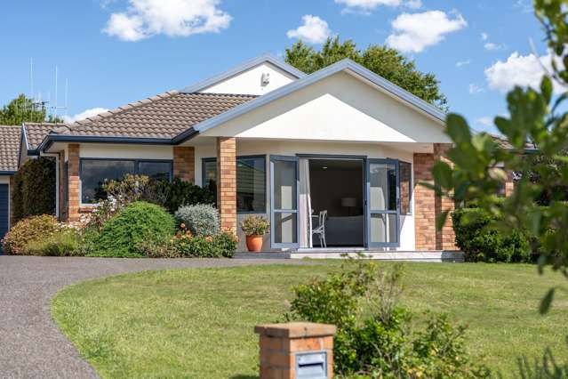Family Home with 3 Car Garaging