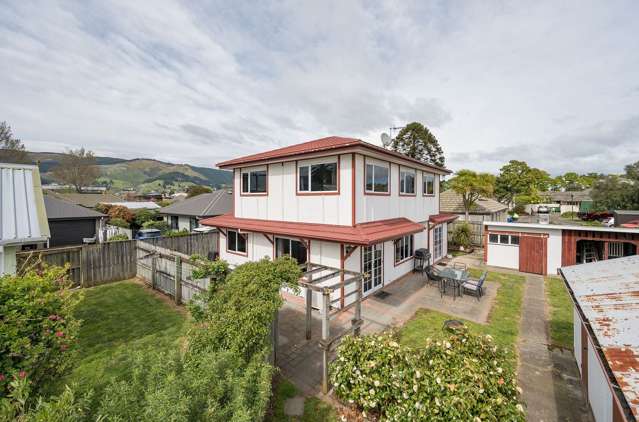 Private, Modern Family Oasis – 5 Min Walk to CBD