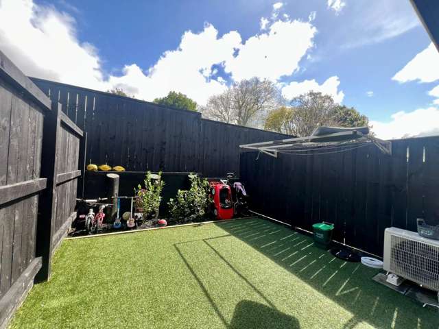 4/8 Valron Rd Te Atatu South_1