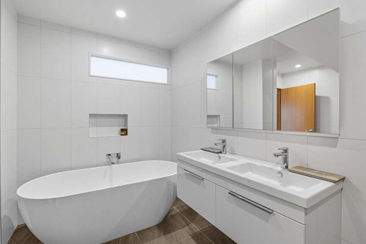 2 Southleigh Raumati South_16