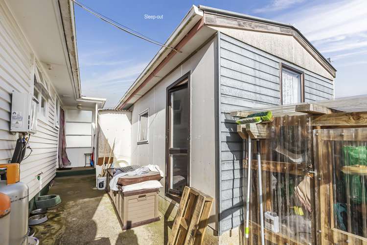 57 Leicester Street Cannons Creek_18