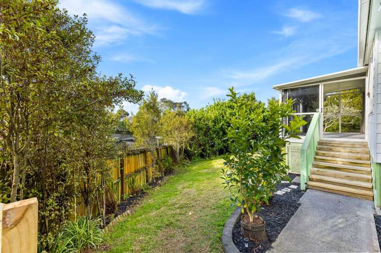 227 Glengarry Road Glen Eden_24
