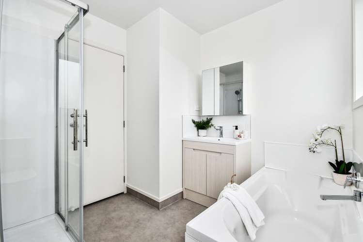 2/75 McAnnalley Street Manurewa East_13