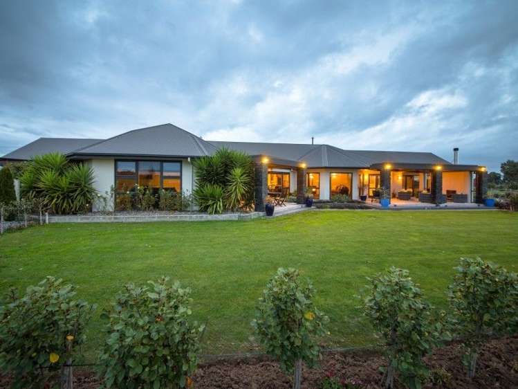 2 Orakei Road Kelvin Grove_1