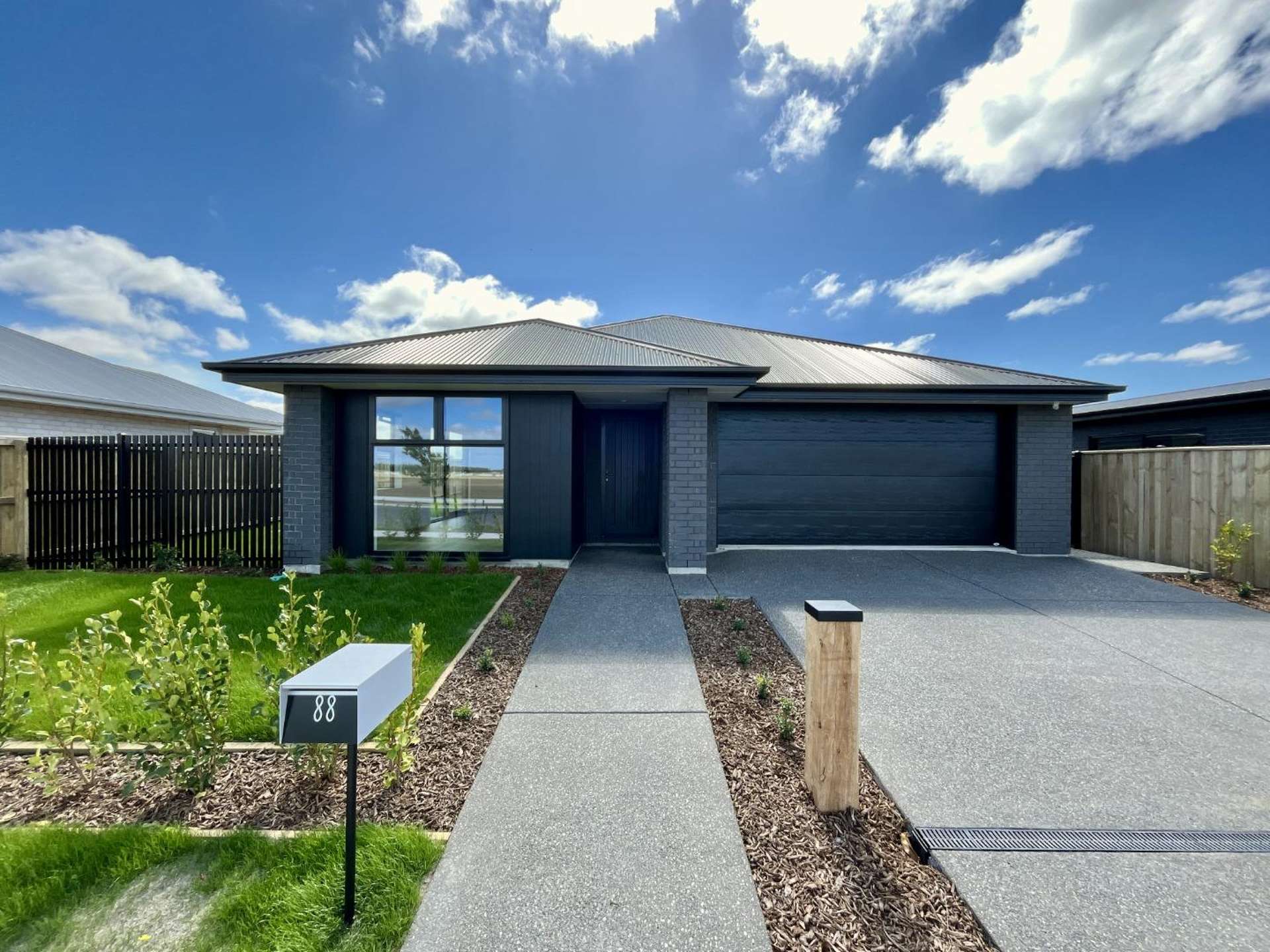 88 Monarch Drive 11103_0