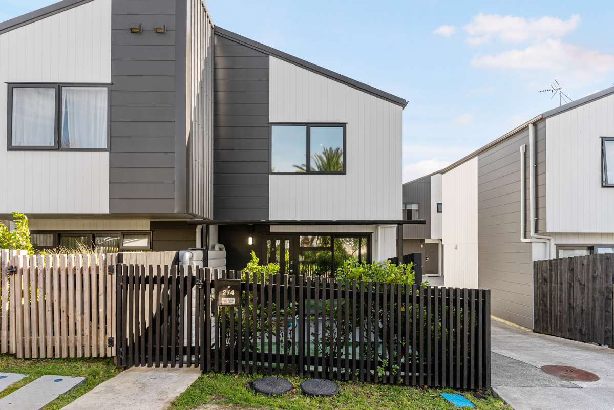 2/4 Harry Ward Place_0