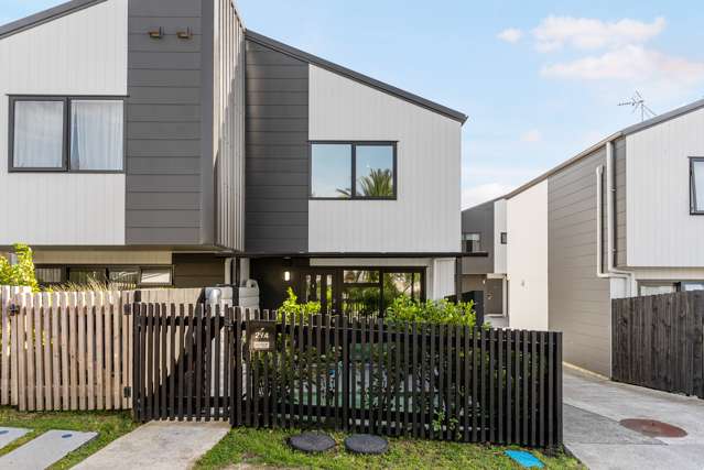 As New. Freehold. Master Build Guarantee.