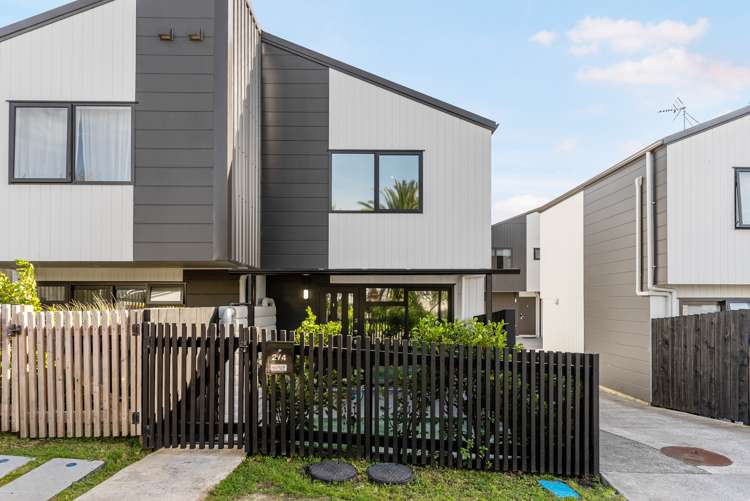 2/4 Harry Ward Place_0