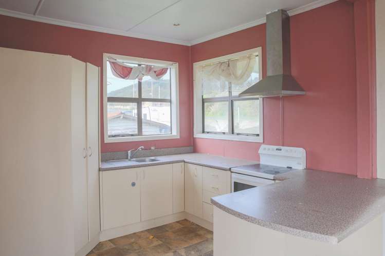 11 Theodore Street Bluff_12