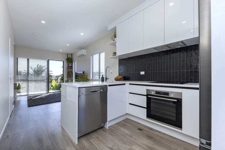 1/24 Tara Road Henderson_10