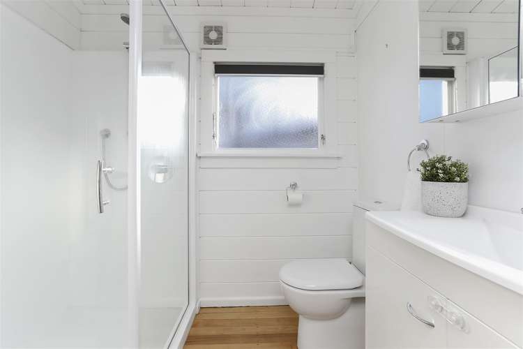 1/23a Gladstone Road Northcote_15