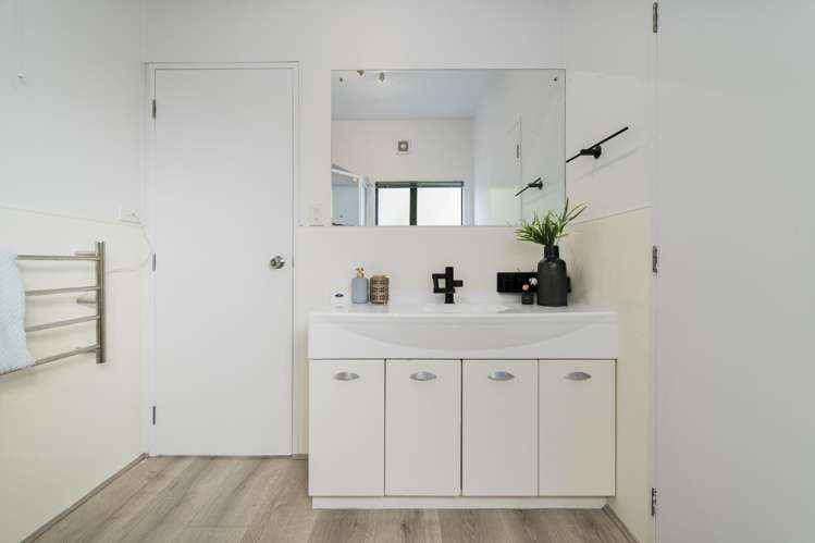 257 Glengarry Road Glen Eden_13