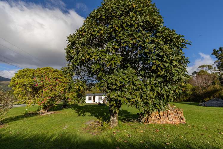 9 & 11 Sunderland Street Waimangaroa_11