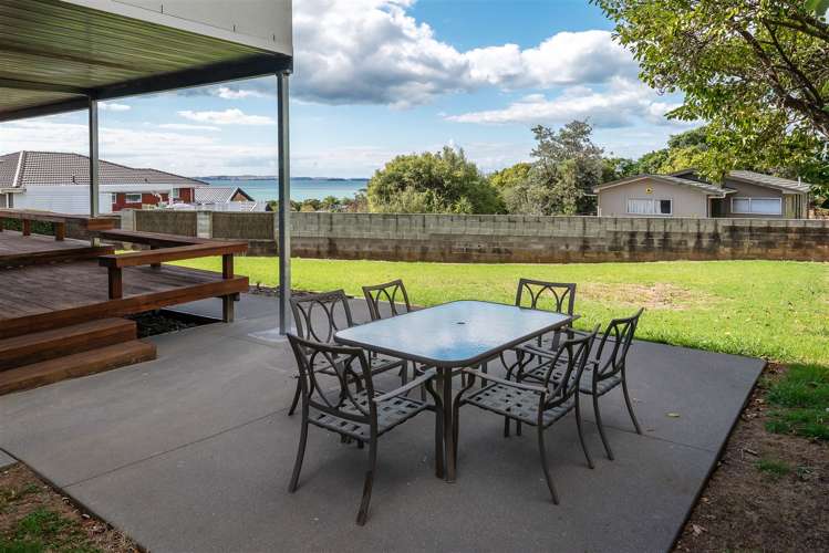 7 Paisley Street Mellons Bay_21