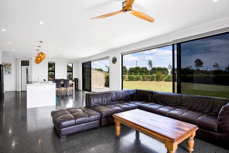 135 Sealy Road Omata_5