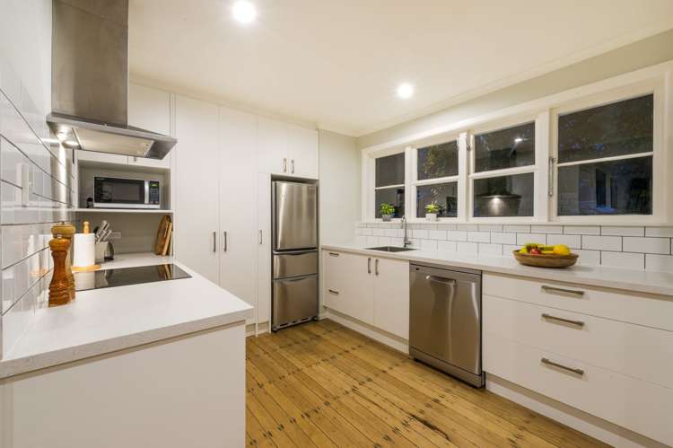 56 Golf Road New Lynn_11