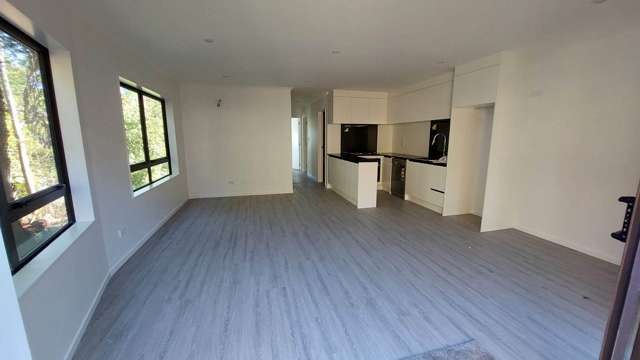 Modern 2 bedroom Home with Services Included!