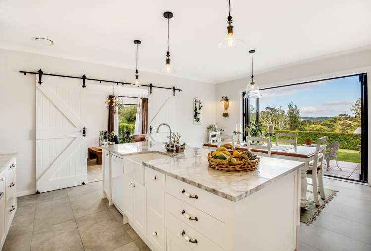 323f Huia Road Titirangi_5