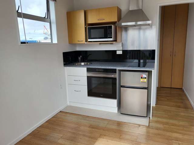 Stylish 2-Bedroom Apartment in Auckland Central