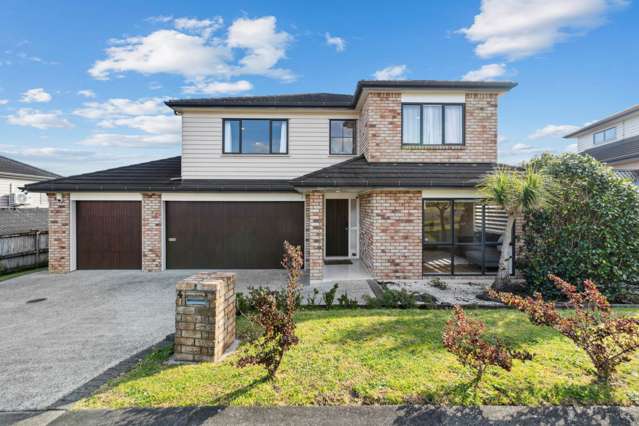 Elegant 5-bed Home in Mission Heights - Walk t...