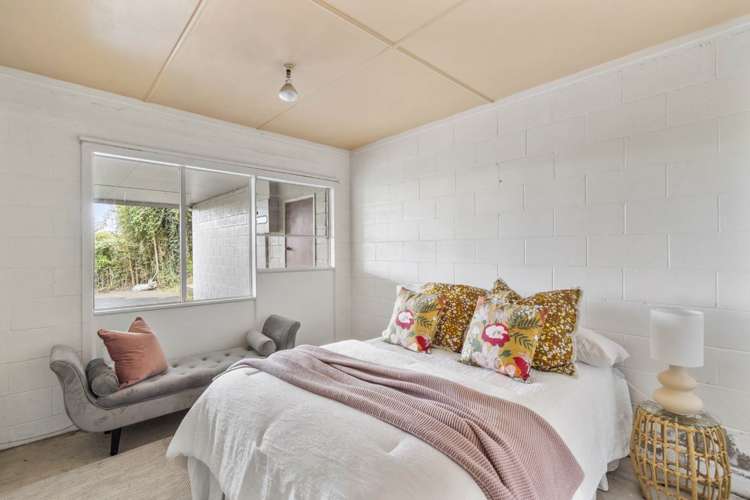 2/970 Beach Road Torbay_15