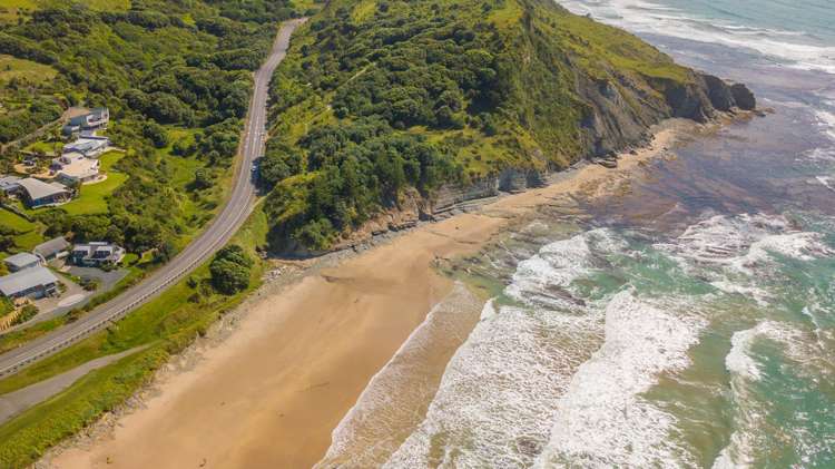 15 Sirrah Street Okitu_19